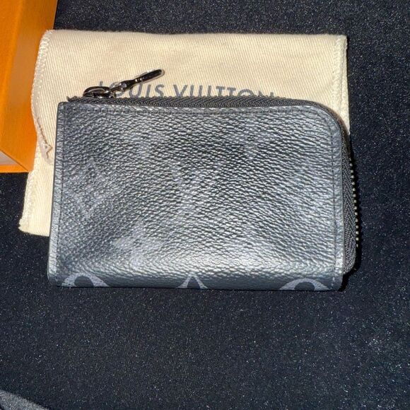 Used in excellent condition Louis Vuitton  blk Gray Eclipse Monogram Card Holder - Picture 5 of 11